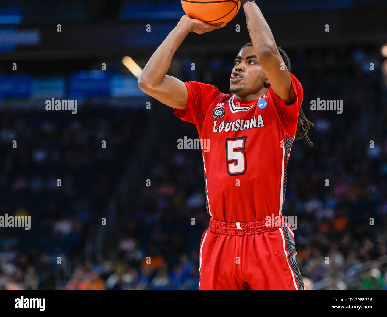 16. März 2023: Louisiana Ragin Cajuns Guard Jalen Dalcourt (5) schießt den Ball während der 2. Hälfte der NCAA Orlando Regional zwischen Louisiana Ragin' Cajuns und Tennessee Volunteers. Tennessee besiegte Louisiana 58-55 im Amway Center in Orlando, FL. Romeo T Guzman/CSM. Stockfoto