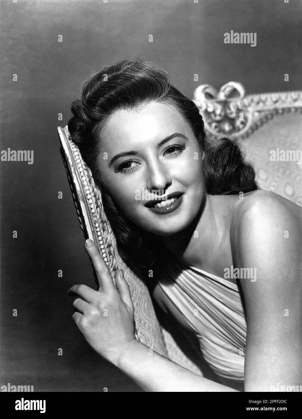 BARBARA STANWYCK Werbeporträt für DIE ANDERE LOVE 1947 Regisseurin ANDRE DE TOTH nach der Kurzgeschichte Beyond von Erich Maria Remarque Musik Miklos Rozsa Kostümdesign Edith Chefproduzent David Lewis Enterprise Productions / United Artists Stockfoto