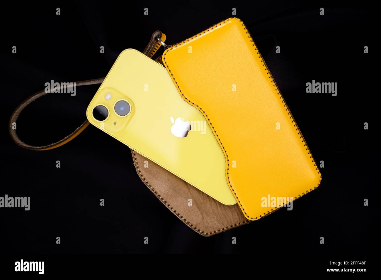 HCMC, Vietnam - März 2023. IPhone 14 Gelbe Fotos für redaktionelle Zwecke Stockfoto