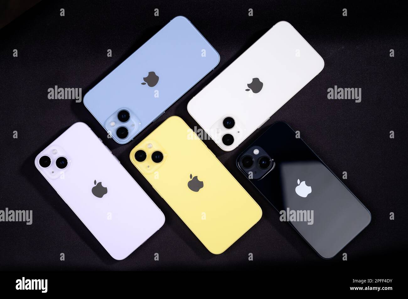 HCMC, Vietnam - März 2023. IPhone 14 Gelbe Fotos für redaktionelle Zwecke Stockfoto