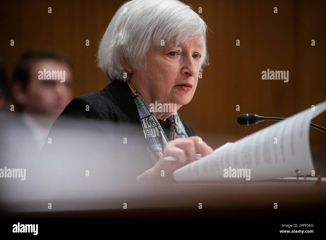 Washington, Usa. 16. März 2023. US-Finanzministerin Janet Yellen erscheint vor einer Anhörung des Finanzausschusses des Senats, um den Haushaltsantrag des Präsidenten für das Geschäftsjahr 2024 im Dirksen Senate Office Building in Washington, DC, USA, am Donnerstag, den 16. März, zu prüfen. 2023. Foto: Rod Lamkey/CNP/ABACAPRESS.COM Kredit: Abaca Press/Alamy Live News Stockfoto
