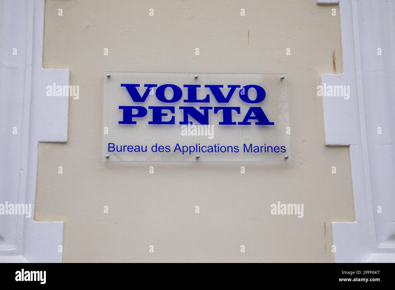 Bordeaux , Aquitaine France - 03 10 2023 : Volvo Penta Bureau des Applications Marines Büro Schild Shop der Agentur Motorboot Markenlogo Stockfoto