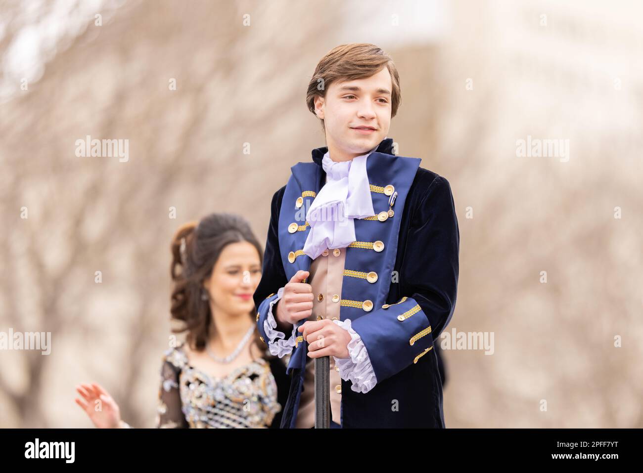 Laredo, Texas, USA - 19. Februar 2022: The Anheuser-Busch Washingtons Geburtstagsparade, Boy in traditioneller Kleidung Stockfoto