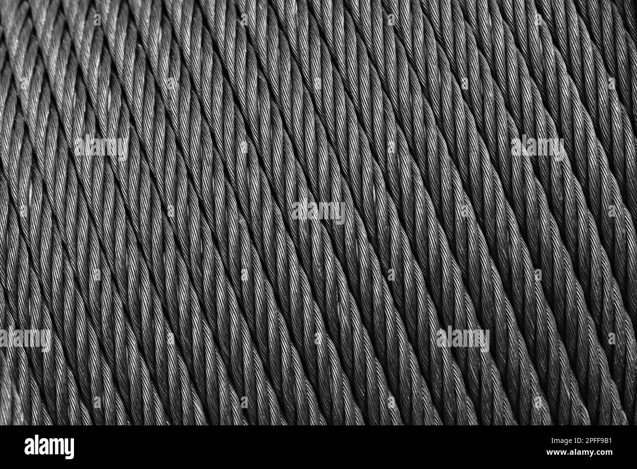 Stahlseil, abstrakte industrielle Hintergrundstruktur. Schwarzweißfoto Stockfoto