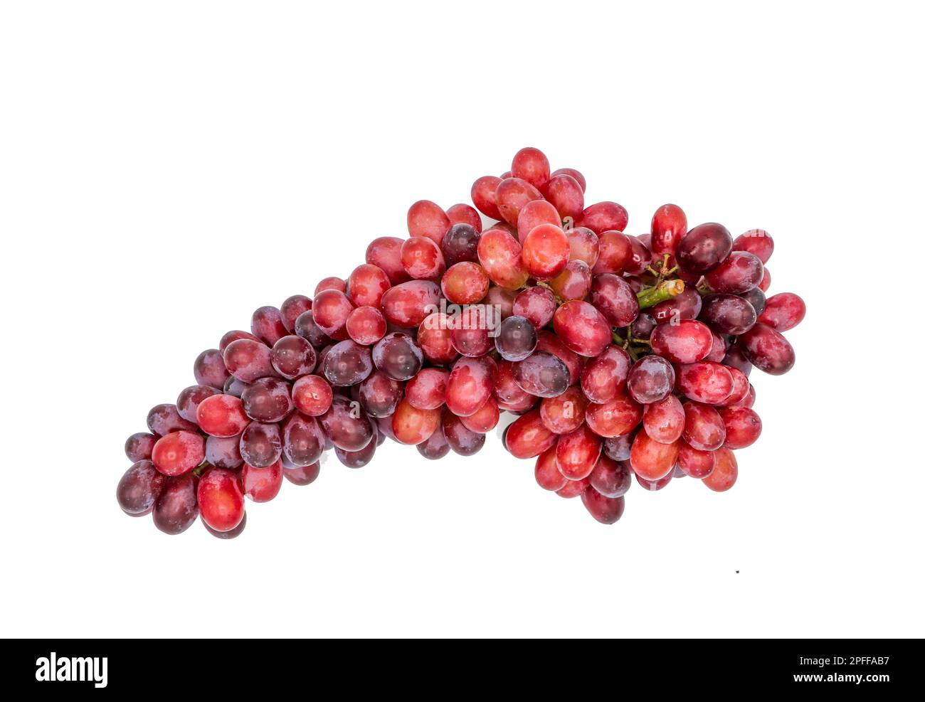 Frische rote Trauben, isoliert auf weißem Hintergrund, selektiv fokussiert. Stockfoto