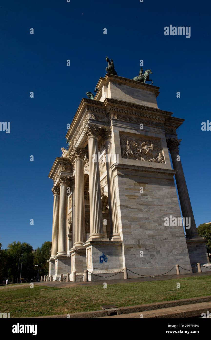 19. September 2022 – Europa, Italien, Lombardei, Mailand, Arco della Pace im Sempione Park Stockfoto