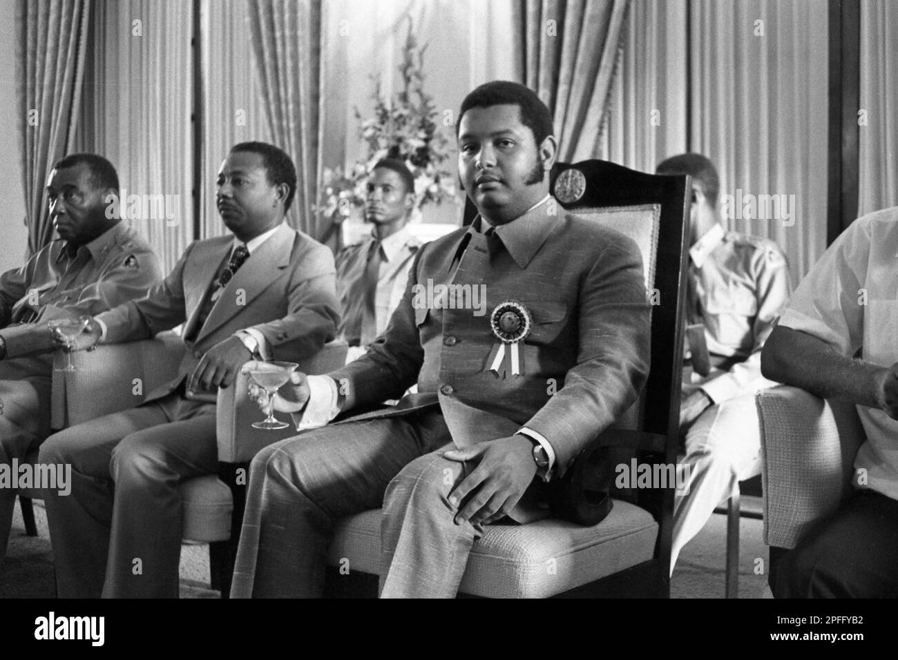 Jean-Claude DUVALIER, genannt Baby Doc, Präsident von Haiti auf Lebenszeit, Sohn von Francois Duvalier, sitzt auf einem Stuhl, Porträt, Porträt, Porträt, Einzelbild, Einzelnes Motiv, Schwarzweiß, Schwarzweiß, Schwarzweiß, Schwarzweiß, SW Schwarzweiß, Schwarzweißfoto, unbeschichtetes Foto 1977, Stockfoto