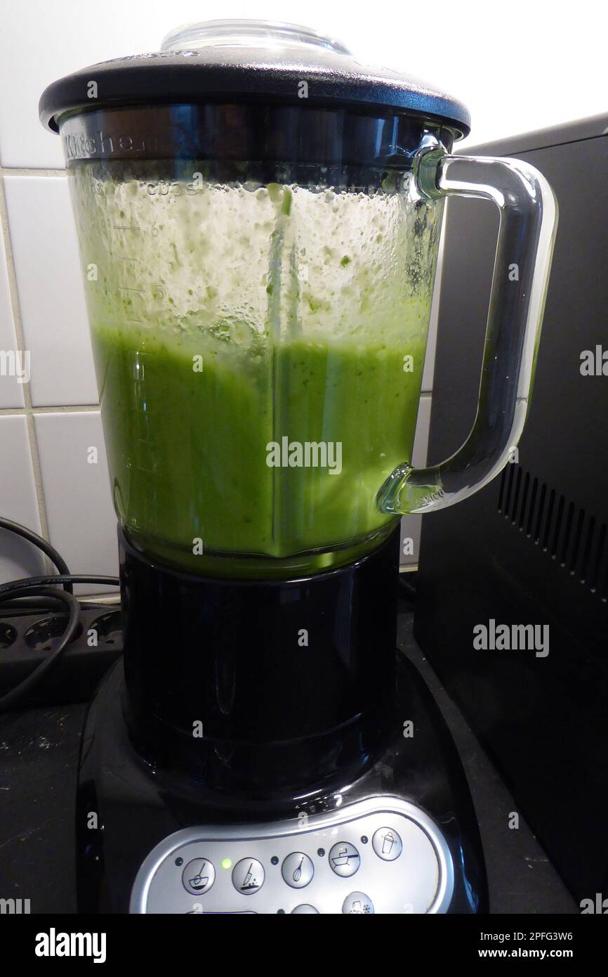 Mixer / Schüttler / Getränk / Smoothie Maker / Standmixer / Mixer elektrisch / Smoothie Stockfoto