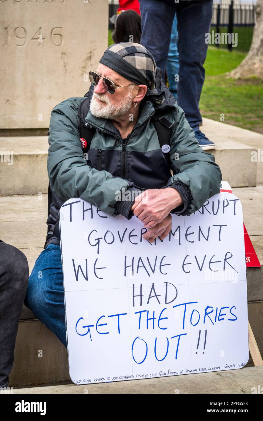 Beamtenstreik und Demonstration für faire Bezahlung, organisiert von PCS, Public and Commercial Services Union, Whitehall, London, UK 15/03/2023 Stockfoto