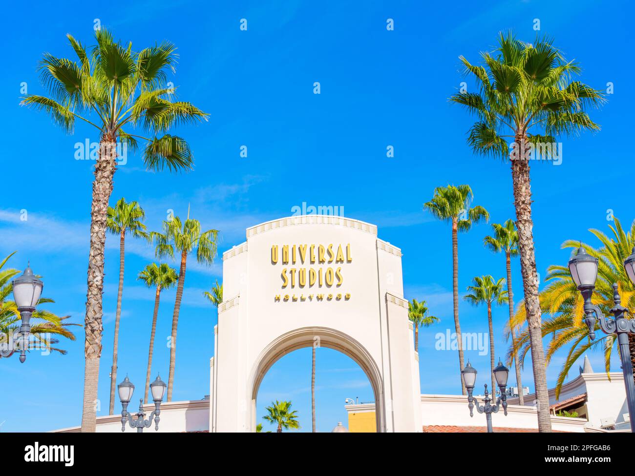 LOS ANGELES, KALIFORNIEN - 19. JANUAR 2023: Haupteingang der Universal Studios Hollywood Stockfoto