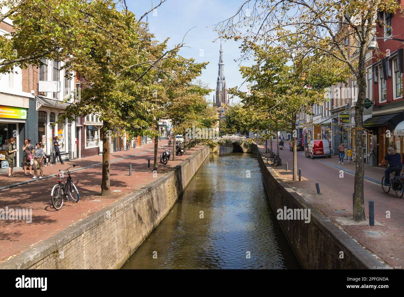 Kanal im Zentrum von Leeuwarden im Norden der Niederlande. Stockfoto