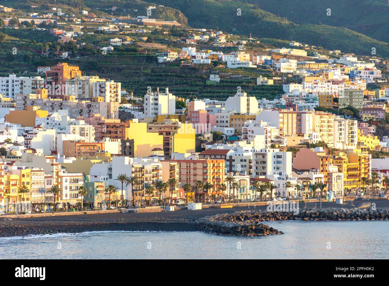Stadt und Hafen bei Sonnenaufgang, Santa Cruz de La Palma, La Palma, Kanarische Inseln, Königreich Spanien Stockfoto
