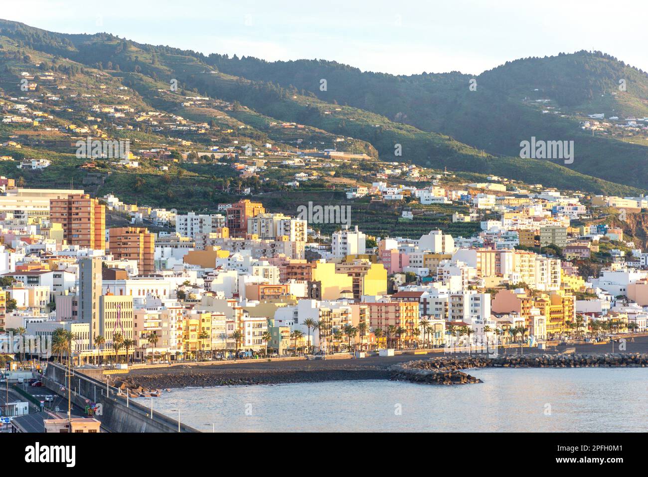 Stadt und Hafen bei Sonnenaufgang, Santa Cruz de La Palma, La Palma, Kanarische Inseln, Königreich Spanien Stockfoto