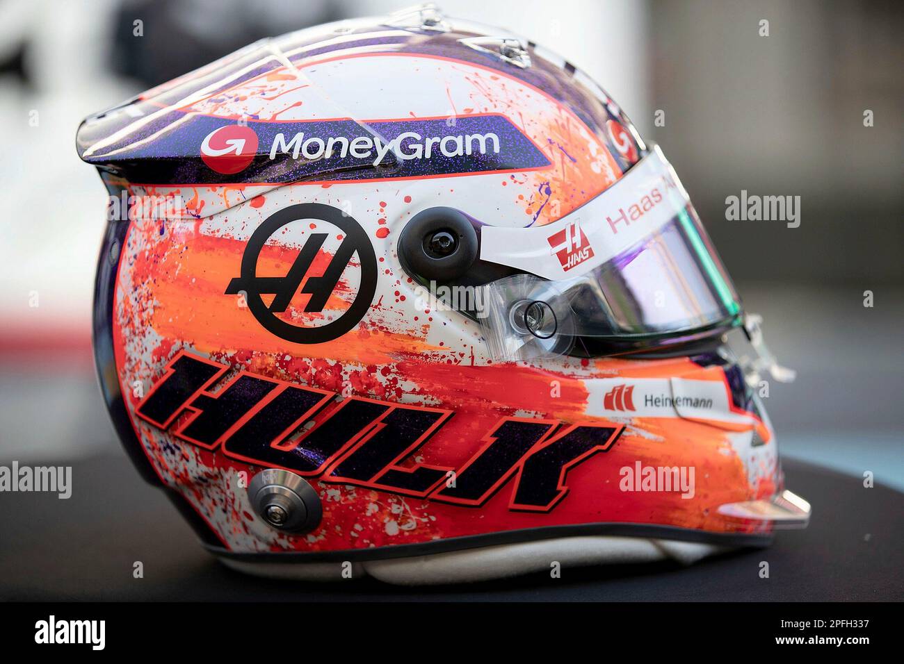 16. März 2023, Jeddah Corniche Circuit, Jeddah, Formel 1 Grand Prix von Saudi-Arabien, auf dem Bild der Helm von Nico Hulkenberg (DEU), Moneygram Haas F1 Team mit dem neuen Sponsor Heinemann. Stockfoto