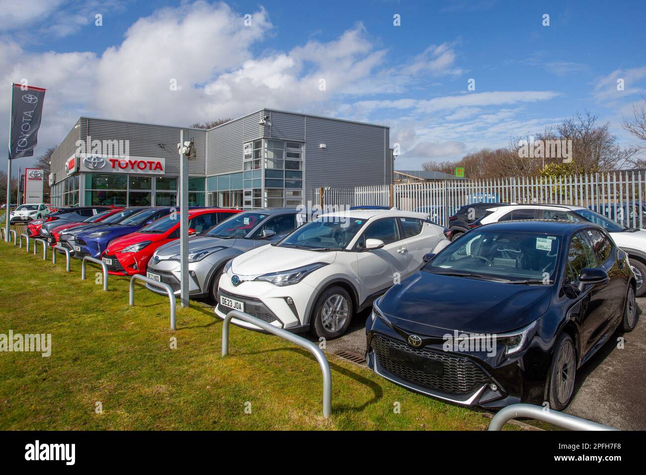 Moderne TOYOTA Corolla GR Sport Hybrid-Fahrzeuge zum Verkauf in Southport, Großbritannien Stockfoto