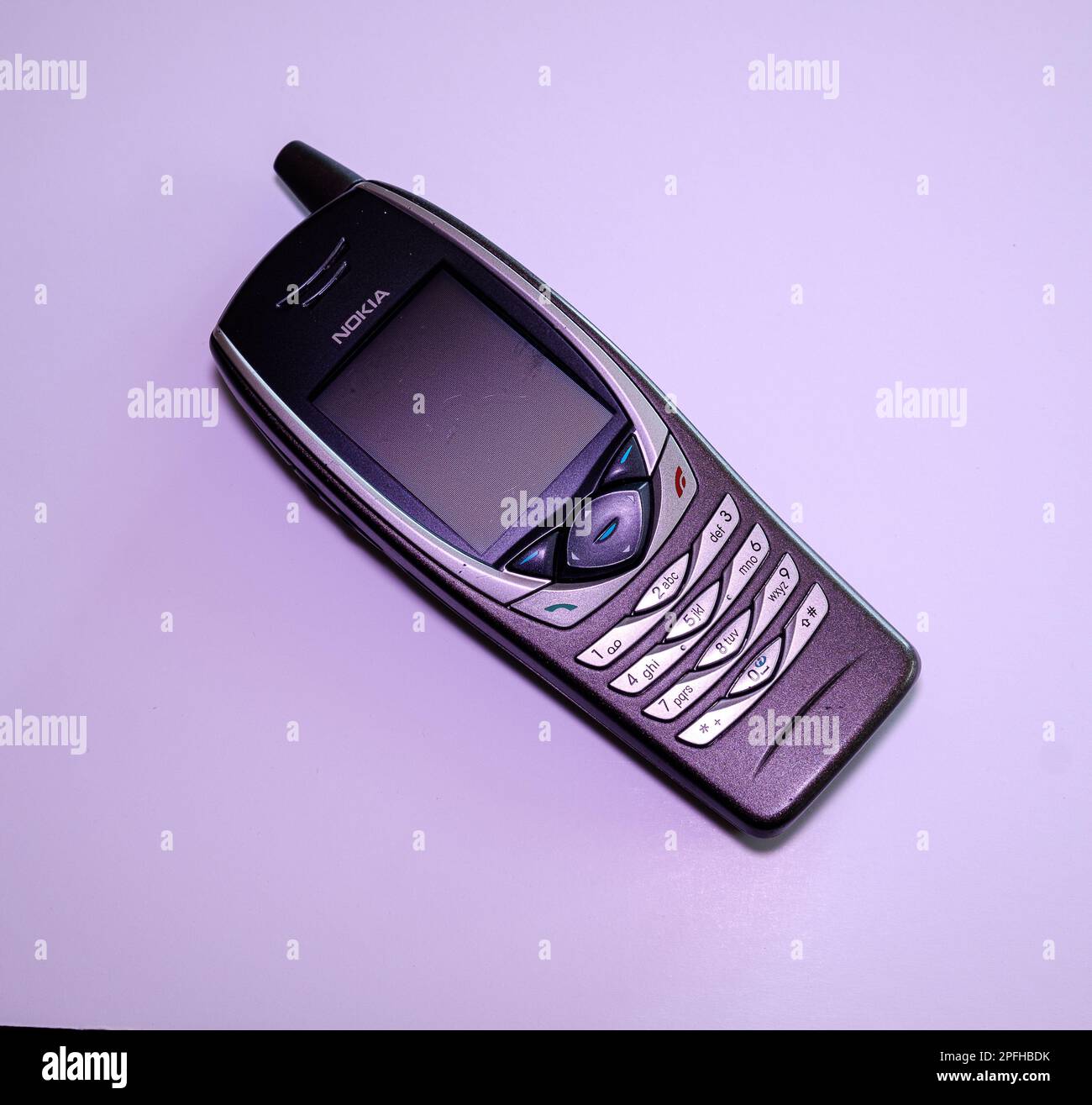 Nokia 6650 – ein von Nokia entwickeltes Mobiltelefon. Es war das erste 3G-Telefon des Unternehmens, das erstmals im Juni 2002 durchsickerte und im September 2002 enthüllt wurde Stockfoto