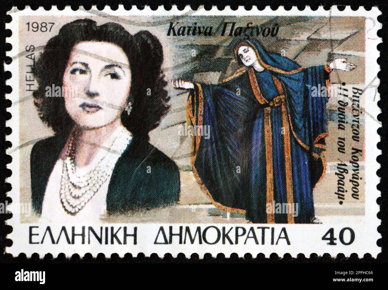 GRIECHENLAND - CIRCA 1987: Ein in Griechenland gedruckter Stempel zeigt Katina Paxinou (1900-1973) als Opfer von Abraham, einer griechischen Film- und Bühnenschauspielerin, von VI Stockfoto