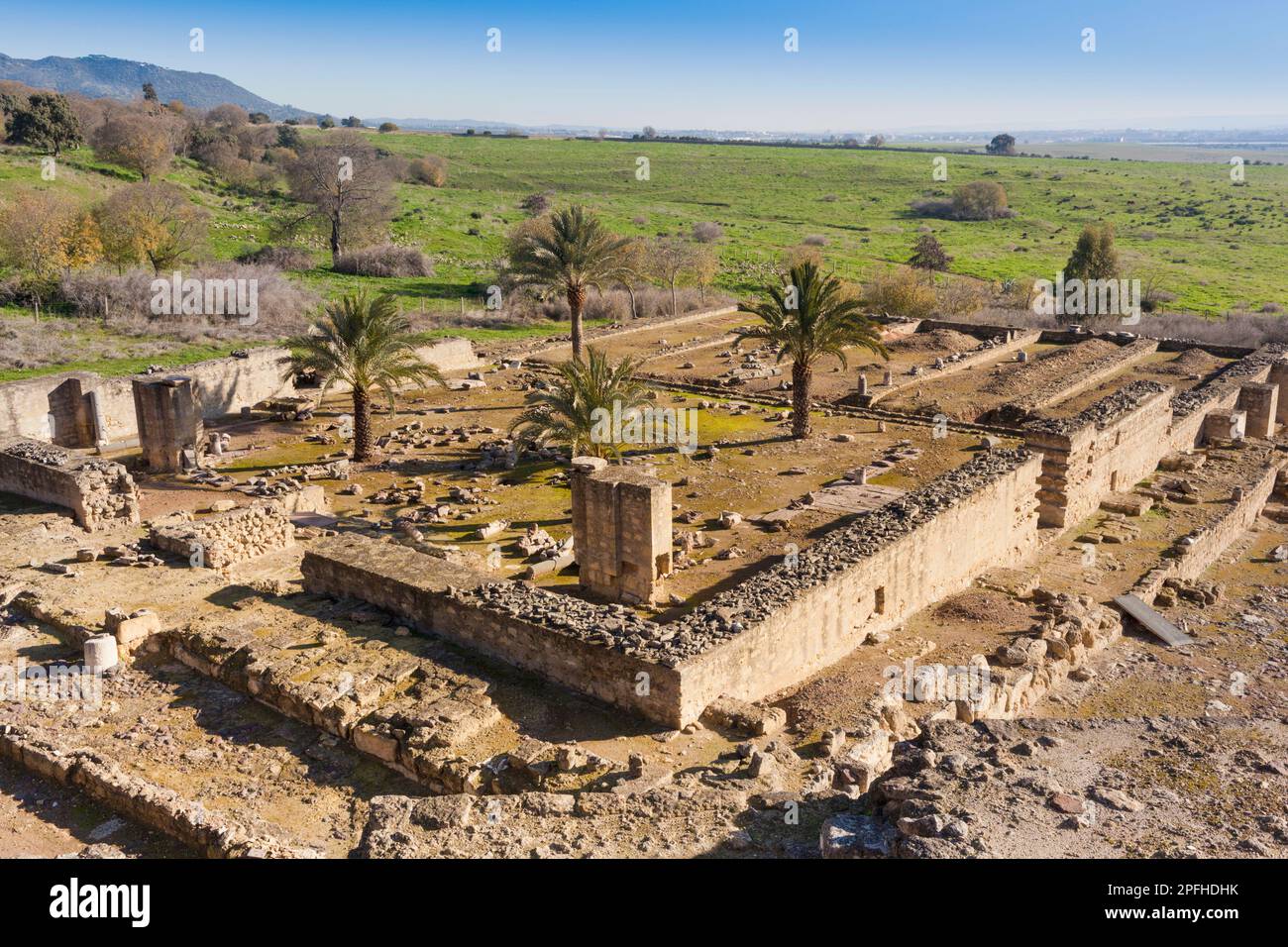 Ruinen der islamischen Festungsstadt Medina Azahara aus dem 10. Jahrhundert, auch bekannt als Madinat al-Zahra, Provinz Cordoba, Andalusien, Südspanien. Stockfoto