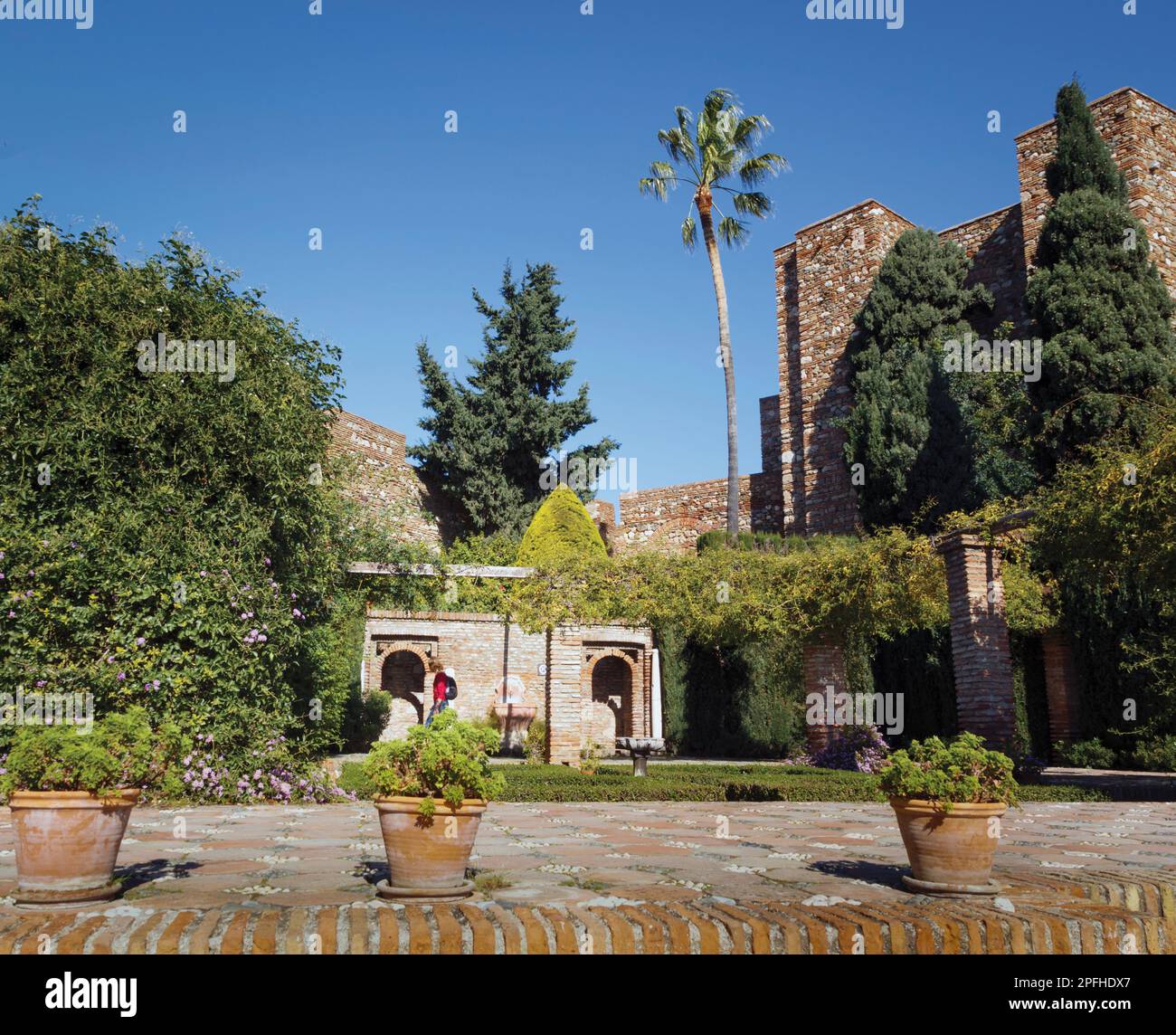 Malaga, Provinz Malaga, Andalusien, Südspanien. Plaza de Armas oder Parade Ground, jetzt ein Garten, in der Alcazaba oder Burg. Stockfoto