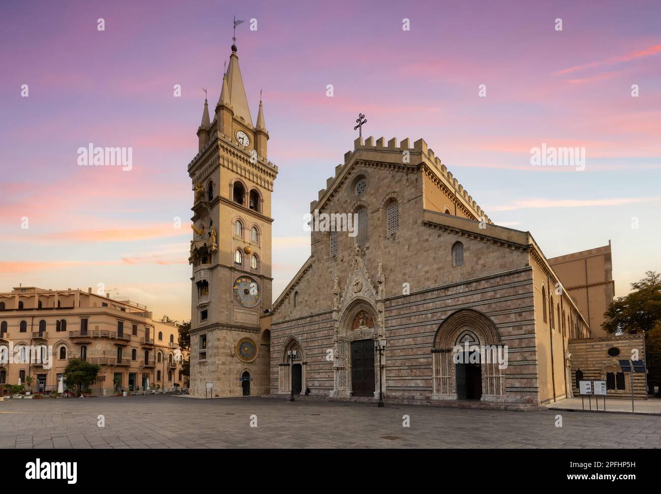 Historische Kirche in einer touristischen Stadt Messina, Sizilien, Italien. Stockfoto