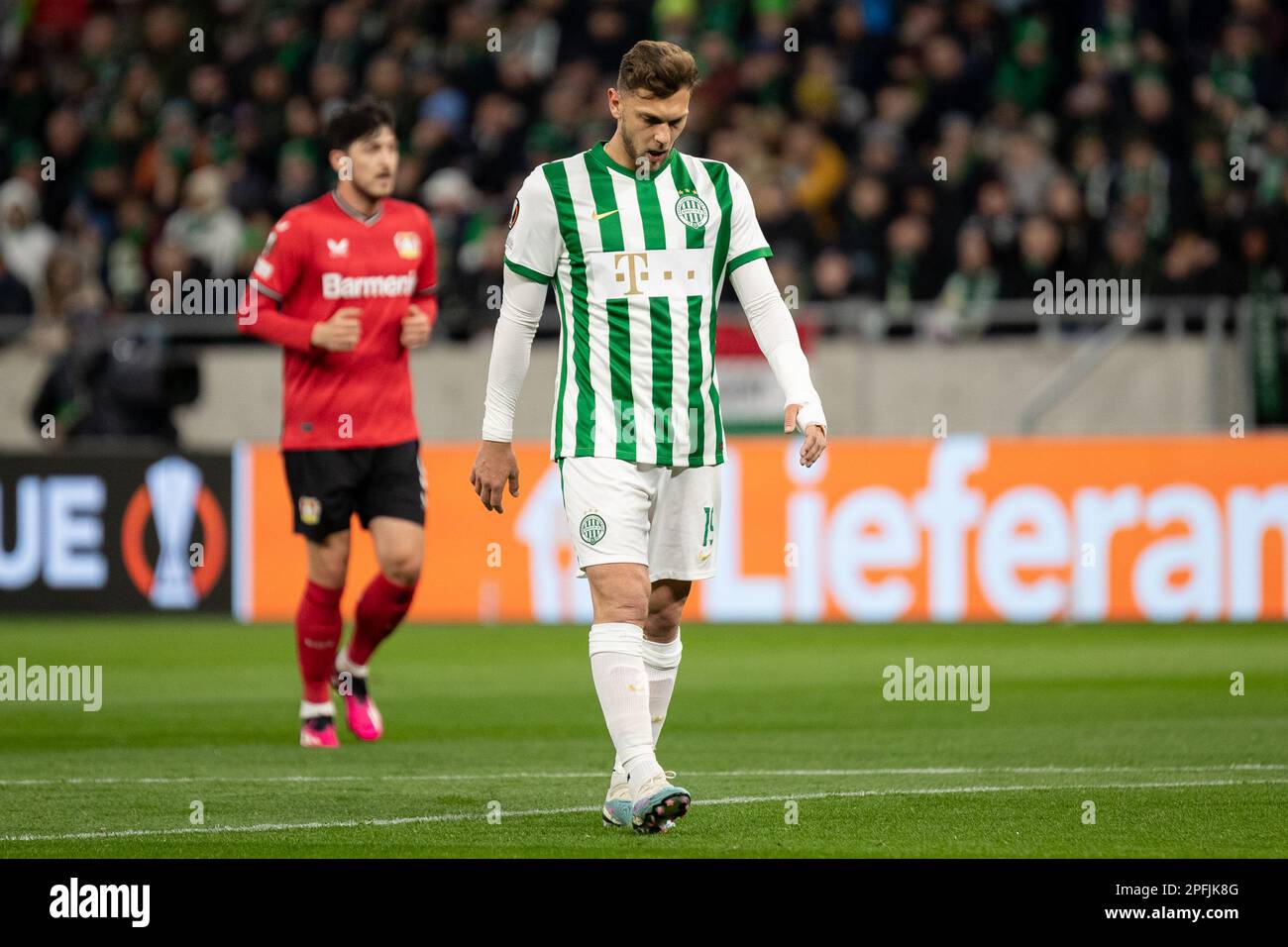 Budapest, Ungarn. 16h, März 2023. Balint Vecsei (19) von Ferencvaros während des Spiels der UEFA Europa League zwischen Ferencvaros und Bayer Leverkusen in der Groupama Arena in Budapest. (Foto: Gonzales Photo - Balazs Popal). Stockfoto