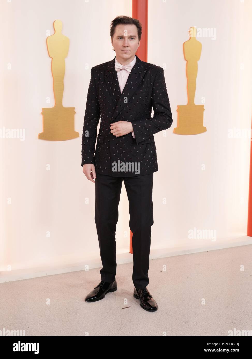 Los Angeles, USA. 12. März 2023. Paul Dano läuft auf dem roten Teppich bei den Academy Awards 95., die am 12. März 2023 von der Academy of Motion Picture Arts and Sciences im Dolby Theatre in Los Angeles, Kalifornien, verliehen werden. (Foto: Sthanlee B. Mirador/Sipa USA) Guthaben: SIPA USA/Alamy Live News Stockfoto