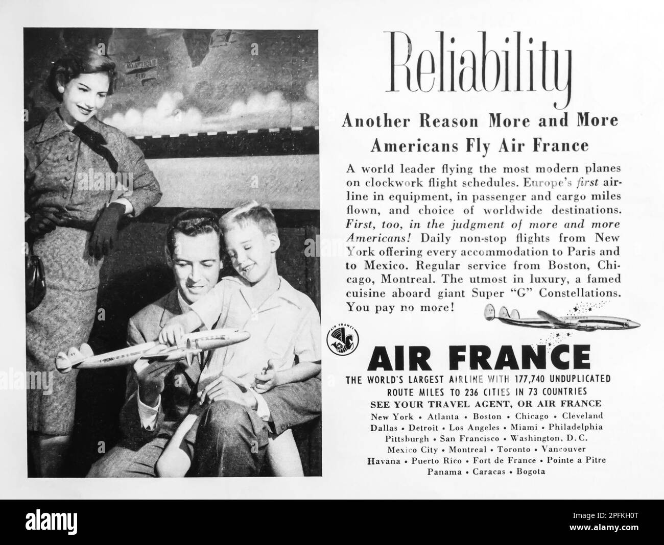 Air France Airline-Werbung in einer Zeitschrift NatGeo, Oktober 1956 Stockfoto