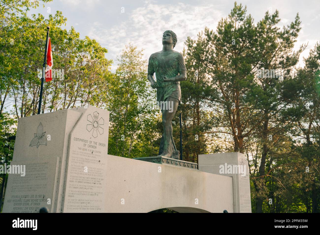 Thunder Bay, Ontario, Kanada -2022: Terry Fox Monument, öffentliches Denkmal zum Gedenken an den Marathon der Hoffnung des Aktivisten der Krebsforschung Terry Fox. Hohe Qual Stockfoto