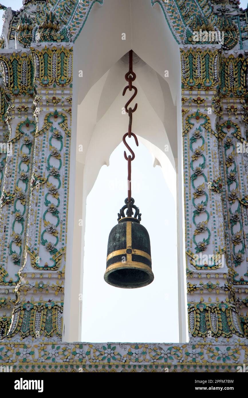 Wat Pho Glockenturm in Bangkok, Thailand. Wat Pho ist eine buddhistische Tempelanlage im Phra Nakhon-Viertel in Bangkok, Thailand. Stockfoto