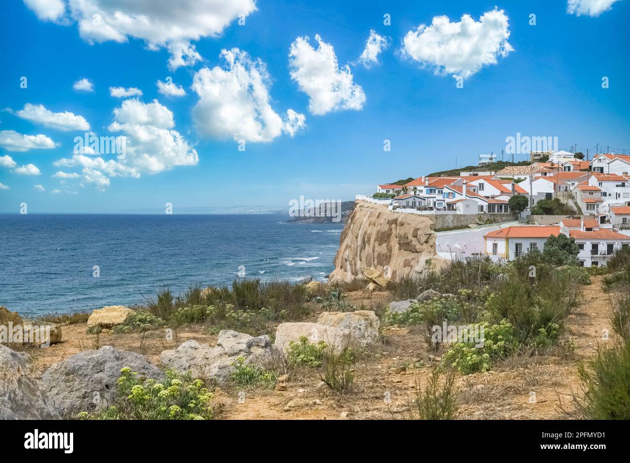 Azenhas do Mar, Colares, in Portugal, Dorf auf den Klippen Stockfoto