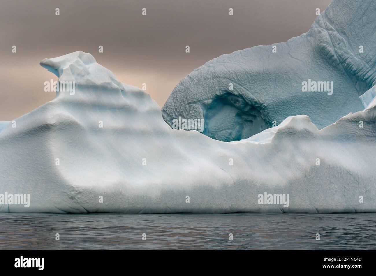 Antarktische Halbinsel, Portal Point. Eisberge Stockfoto