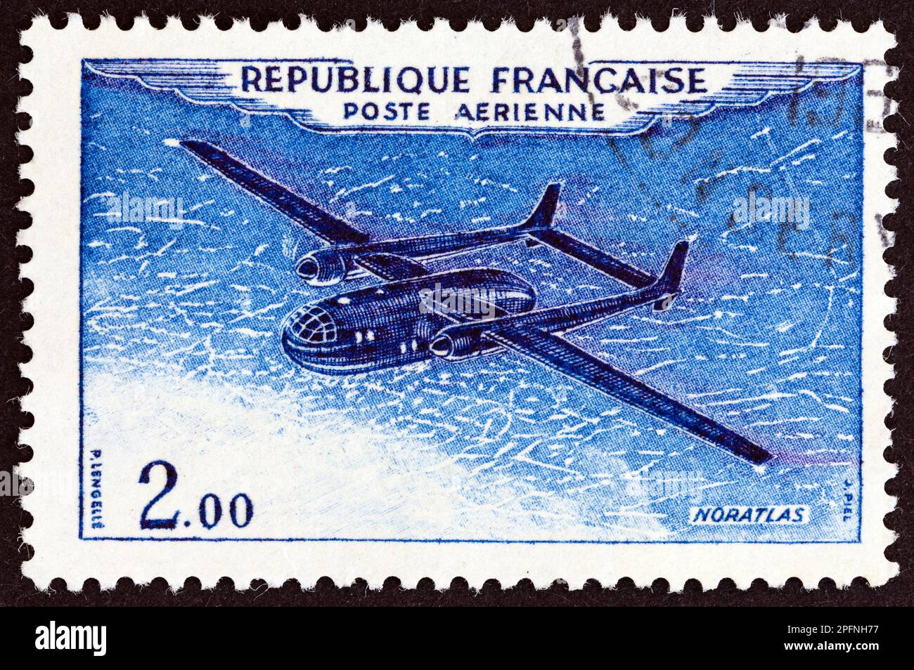 FRANKREICH - CIRCA 1954: Ein in Frankreich gedruckter Stempel zeigt ein Noratlas-Flugzeug Nord 2501, circa 1954. Stockfoto