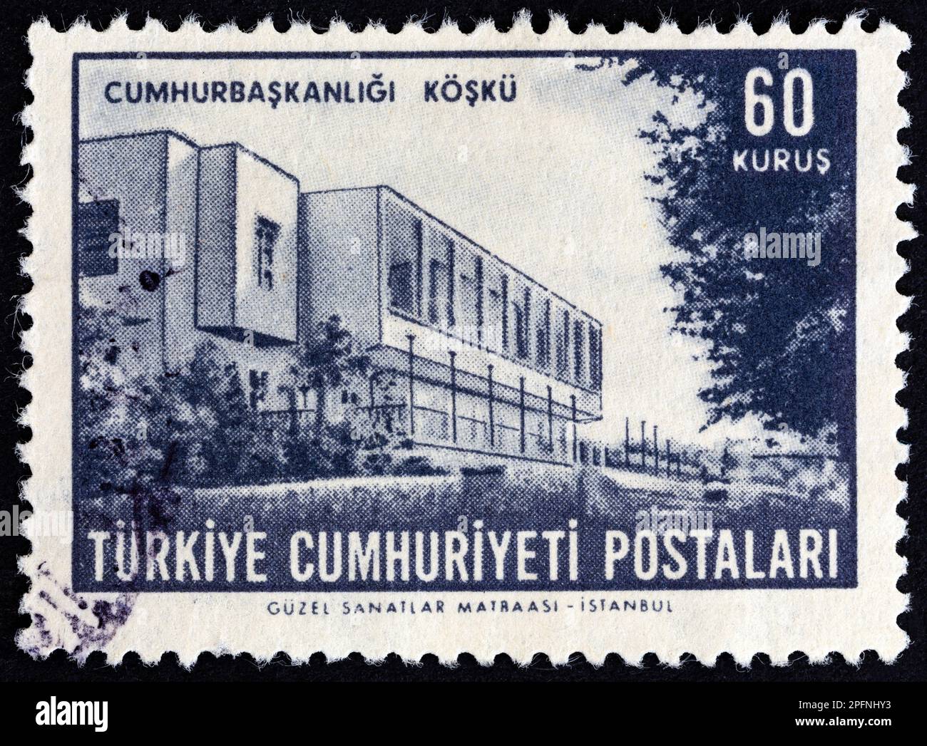 TÜRKEI - CA. 1963: Ein in der Türkei gedruckter Stempel aus der Ausgabe "Buildings in Ankara" zeigt den Präsidentenpalast, Ankara, ca. 1963. Stockfoto
