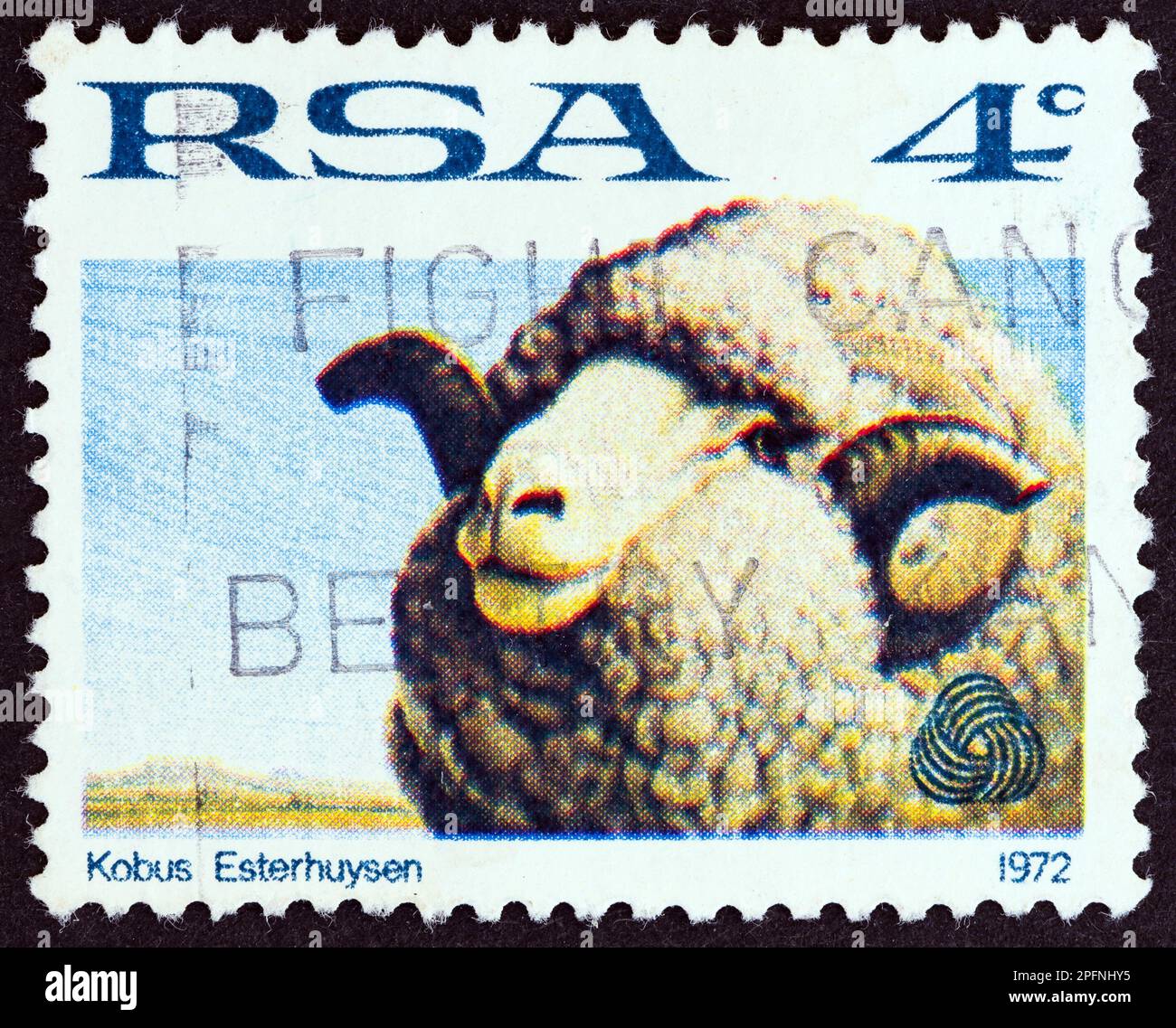 SÜDAFRIKA - CIRCA 1972: Ein in Südafrika gedruckter Stempel aus der Ausgabe "Schaf- und Wollindustrie" zeigt ein Schaf, circa 1972. Stockfoto
