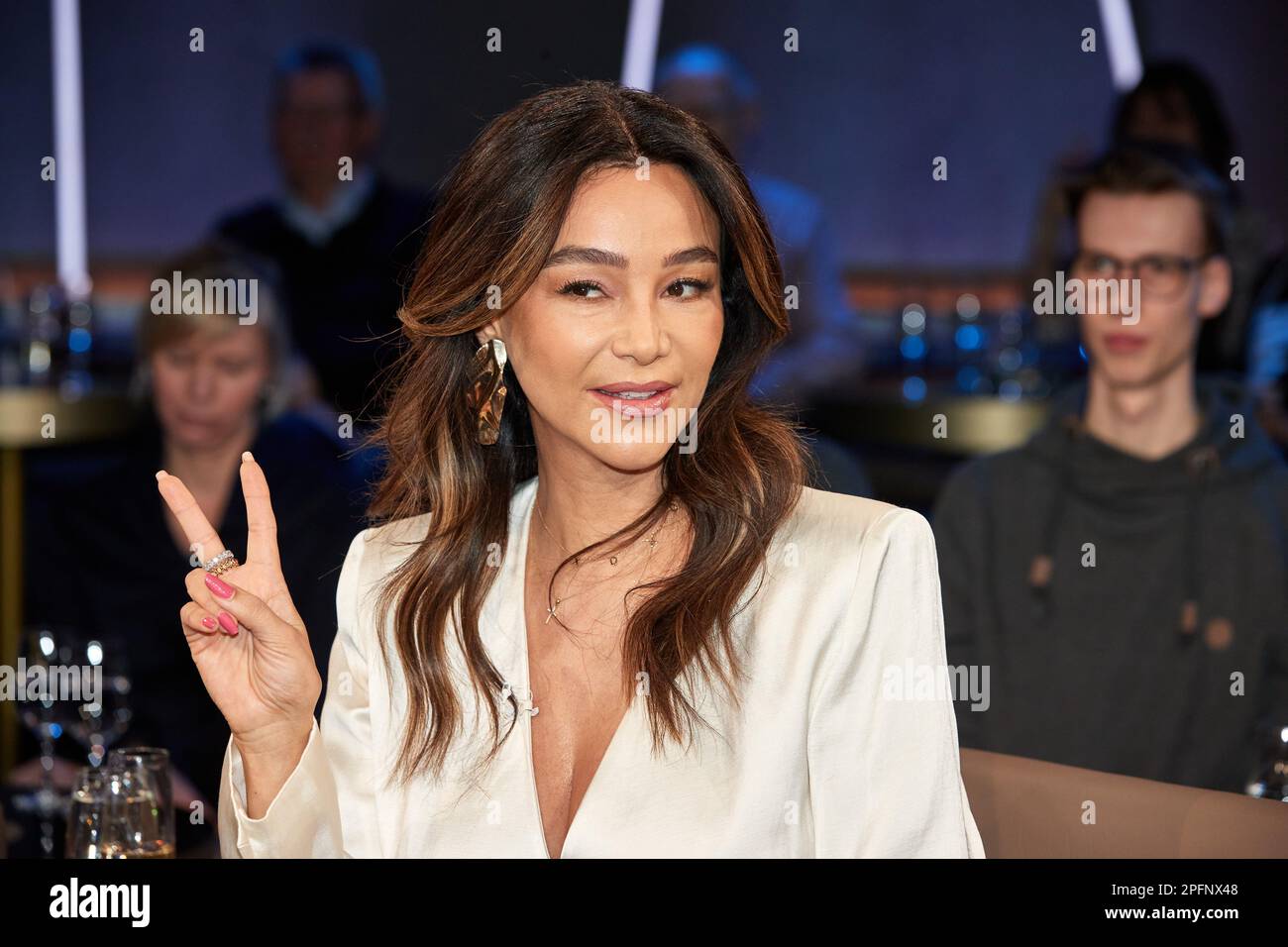 Hamburg, Deutschland. 17. März 2023. Verona Pooth, Moderatorin und Unternehmerin, vor der Aufnahme der „NDR Talk Show“. Kredit: Georg Wendt/dpa/Alamy Live News Stockfoto