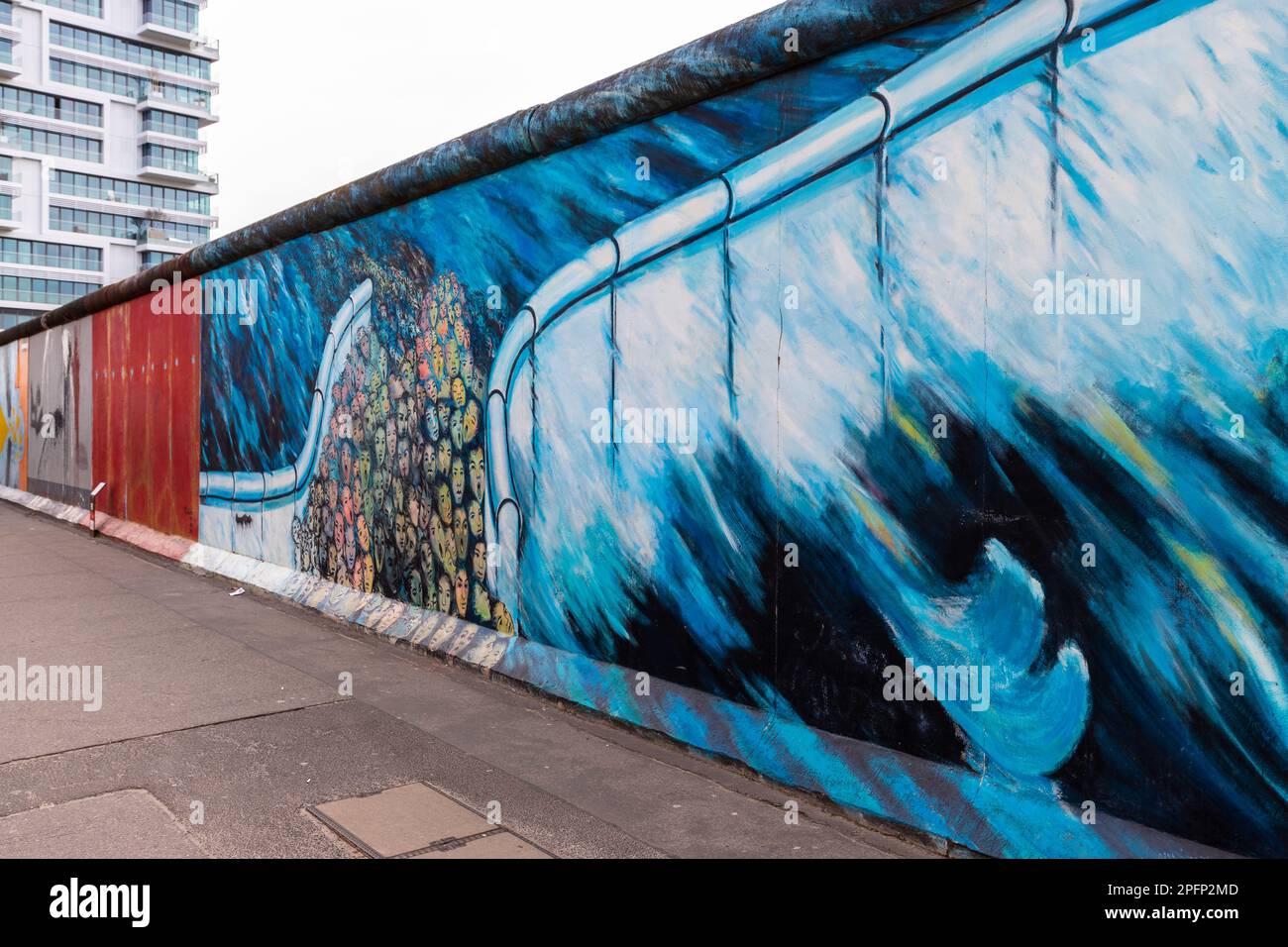 Die East Side Gallery Gedenkstätte in Berlin-Friedrichshain ist eine permanente Open-Air-Galerie auf dem am längsten erhaltenen Abschnitt der Berliner Mauer Stockfoto