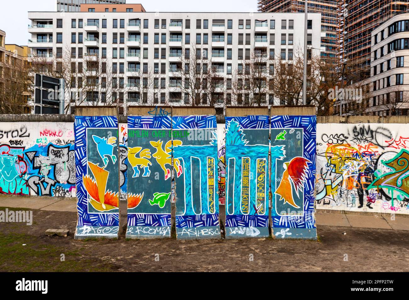 Die East Side Gallery Gedenkstätte in Berlin-Friedrichshain ist eine permanente Open-Air-Galerie auf dem am längsten erhaltenen Abschnitt der Berliner Mauer Stockfoto