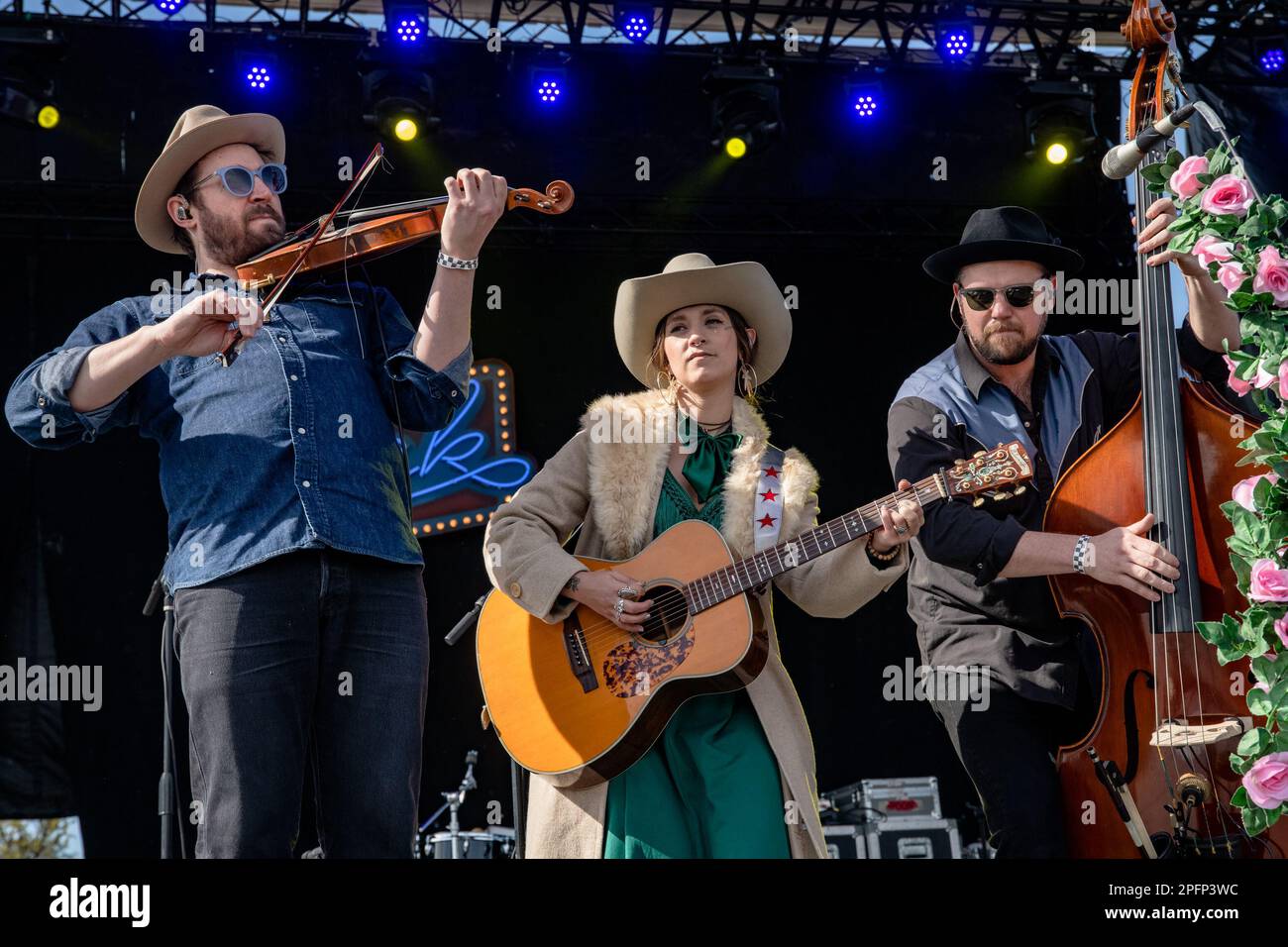 SPICEWOOD, TEXAS - MÄRZ 17: Sierra Ferrell tritt während des Luck Reunion am 17. März 2023 in Luck, Texas in einem Konzert auf. (Foto von Maggie Boyd/SipaUSA) SIPA USA/Alamy Live News Stockfoto