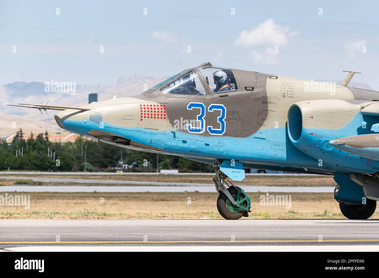 Ein Sukhoi Su-25 „Frogfoot“-Kampfflugzeug der Aserbaidschanischen Luftwaffe. Stockfoto