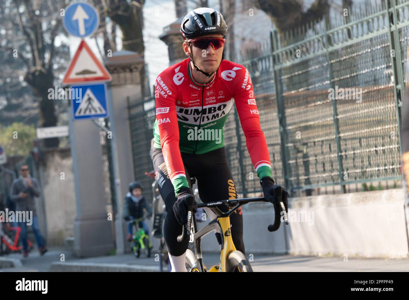 Abbiategrasso, Abbiategrasso, Italien, 18. März 2023, Attila Valter, Team Jumbo-Visma während Milano-Sanremo - Straßenradrennen Stockfoto