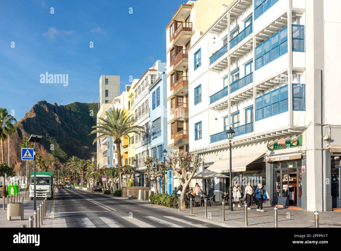 Traditionelle Gebäudefassaden, Avenida Marítima, Santa Cruz de La Palma, La Palma, Kanarische Inseln, Königreich Spanien Stockfoto
