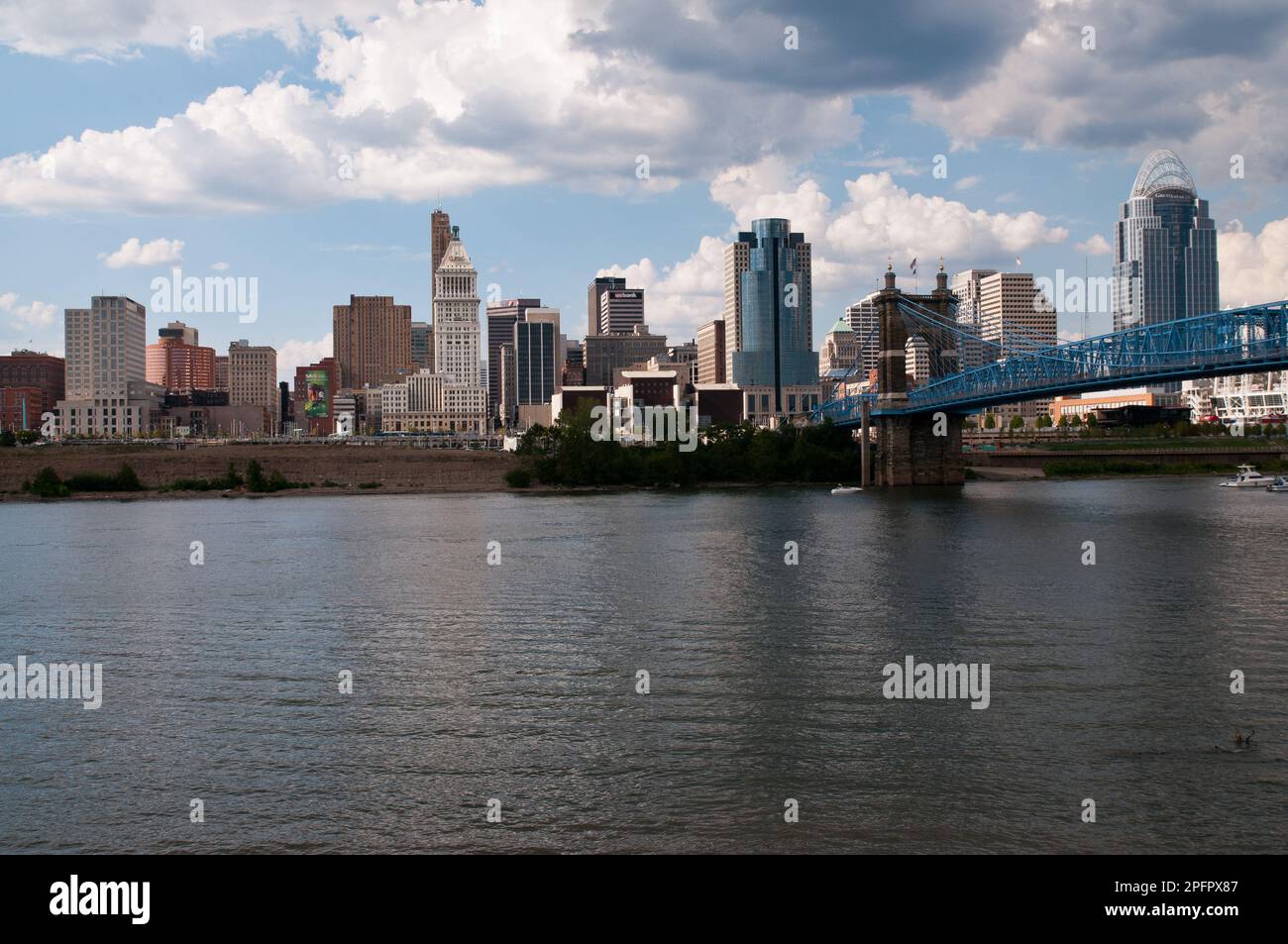 Das Stadtzentrum von Cincinnati, Ohio, von der Kentucky-Seite über den Ohio River. Stockfoto