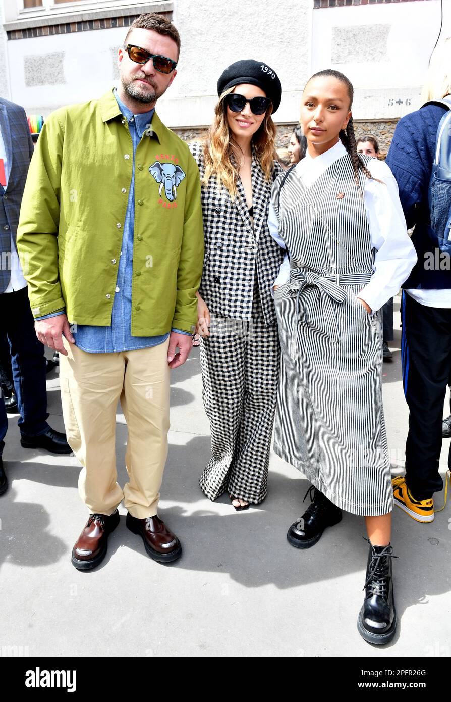 JUSTIN TIMBERLAKE, JESSICA BIEL, EVA QUEEN FÜR DIE KENZO-SHOW IN PARIS Stockfoto