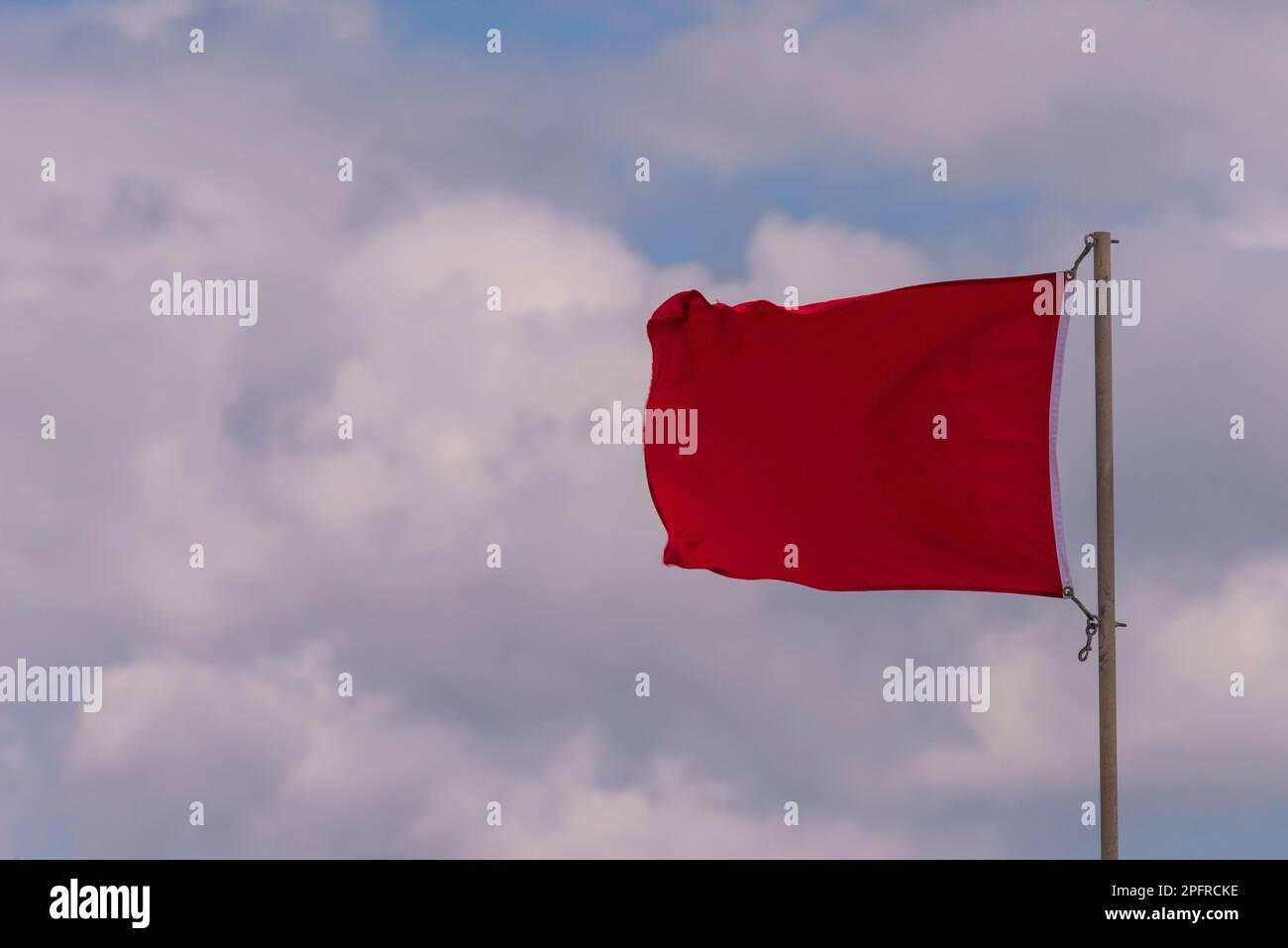 Beach warning red flags wind -Fotos und -Bildmaterial in hoher