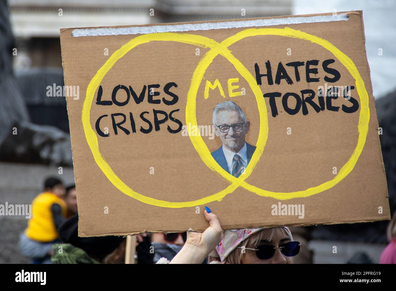 London, Vereinigtes Königreich - 18. März 2023: Tausende Demonstranten unterschiedlicher Herkunft versammelten sich im Zentrum Londons, um gegen Rassismus zu protestieren. Die Demonstranten riefen an: "Flüchtlinge sind hier willkommen" und forderten ein Ende des Ruanda-Gesetzes. Kredit: Sinai Noor / Alamy Live News Stockfoto