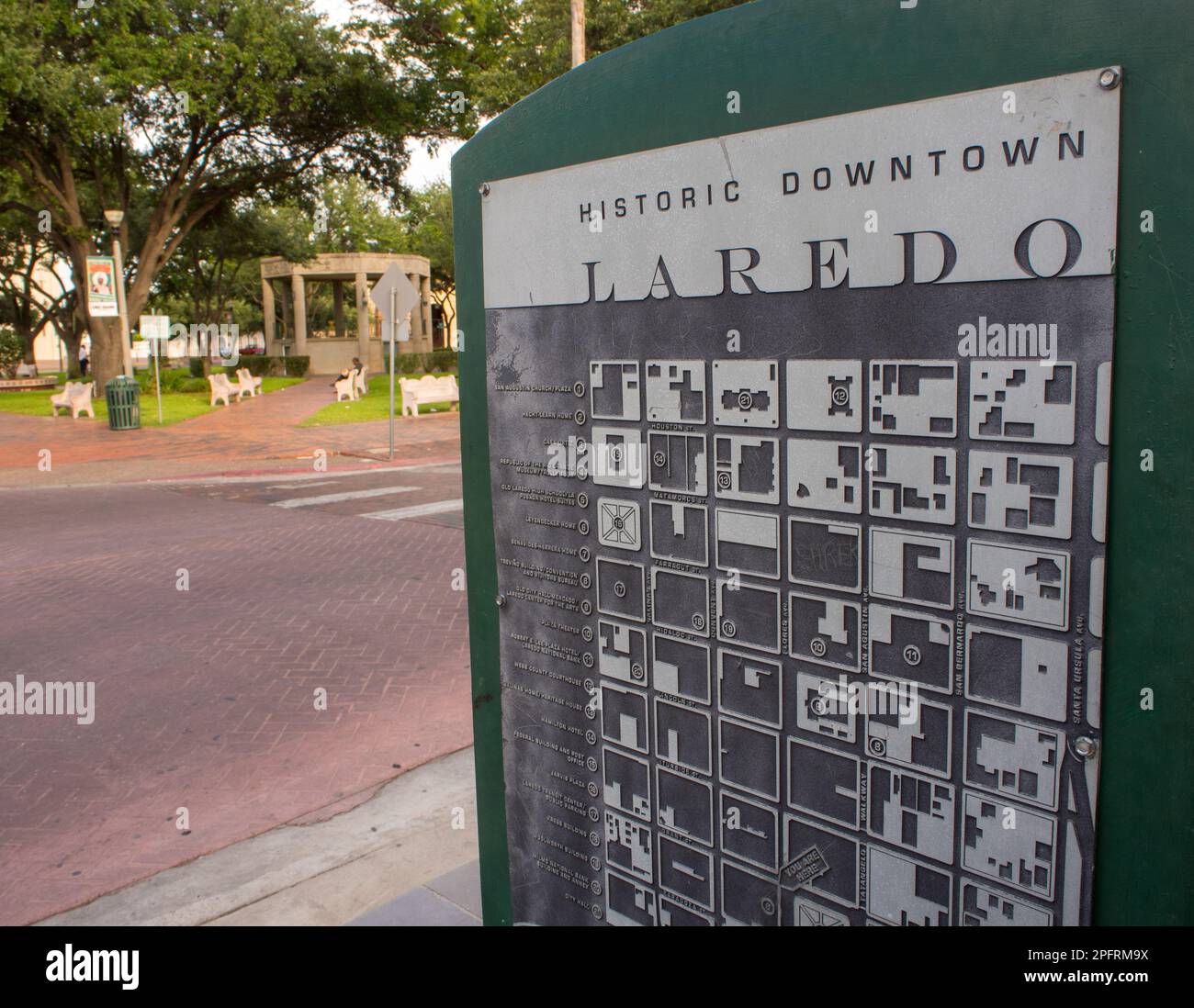 Entdecken Sie das Herz der Vergangenheit von Laredo mit unserer Karte der historischen Innenstadt. Von spanischer Kolonialarchitektur bis hin zu modernen kulturellen Hotspots, diese Gegend ist ein Mus Stockfoto