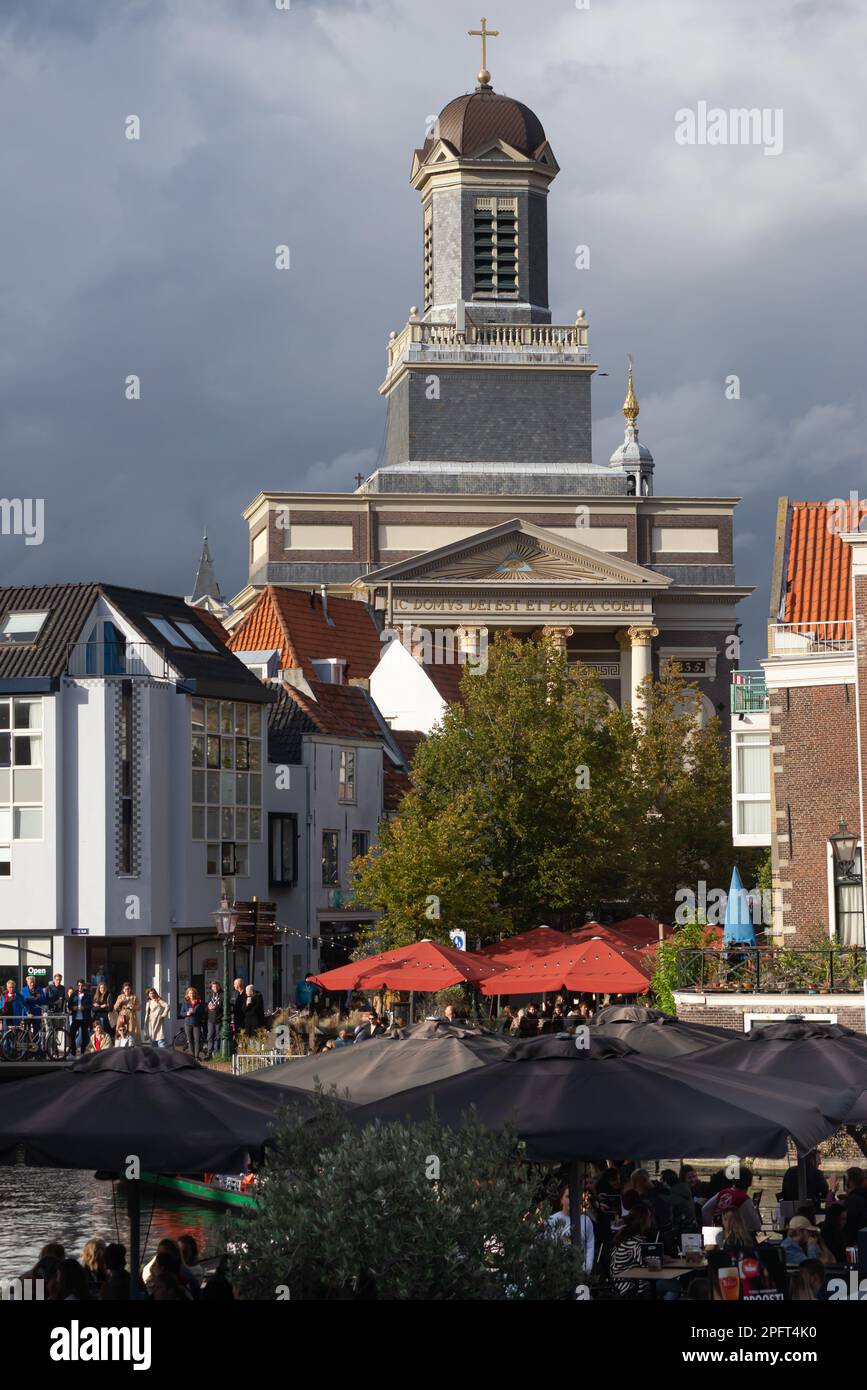 04. Oktober 2021, Leiden, Niederlande, die Hartebrugkerk ist eine Kirche in Leiden, Niederlande, und wurde nach der damals gleichnamigen Brücke benannt Stockfoto