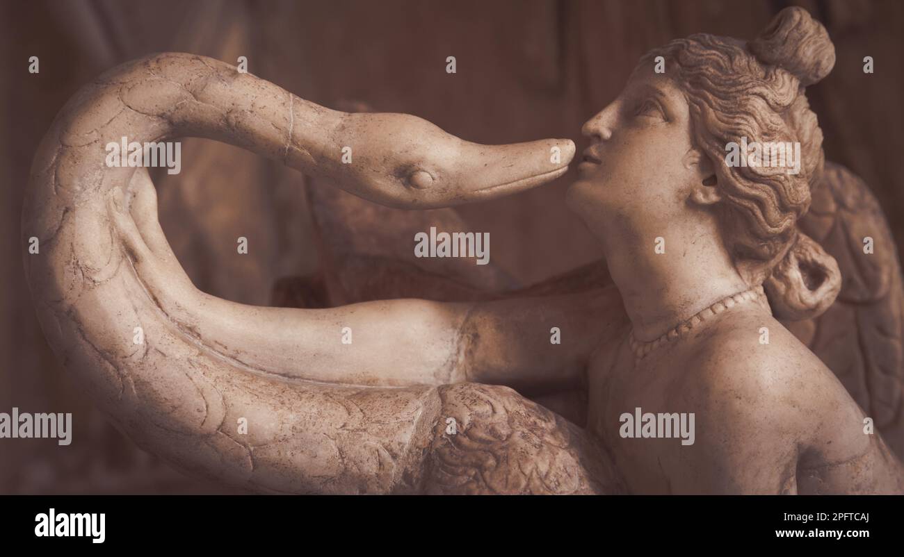 Marmor, 130 A.C. Laut dem Mythos verkleidete sich Zeus als Schwan, um Leda zu verführen Stockfoto
