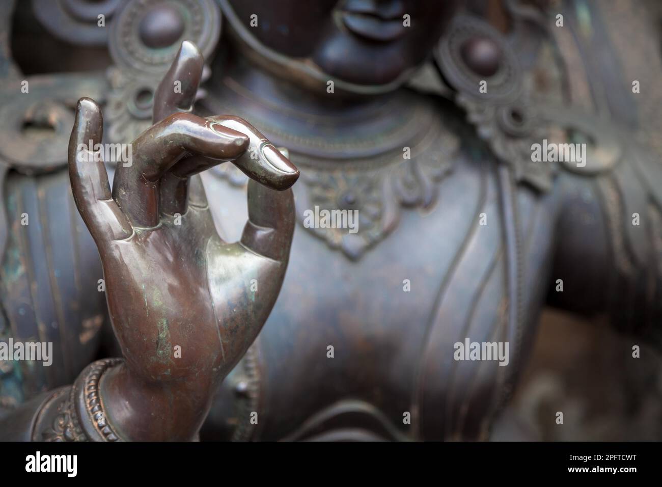 Karana mudra Hand Position bringt eine sehr kraftvolle Energie, mit denen negative Energie ausgewiesen ist. Diese Geste wird auch als Abwehr der Stockfoto