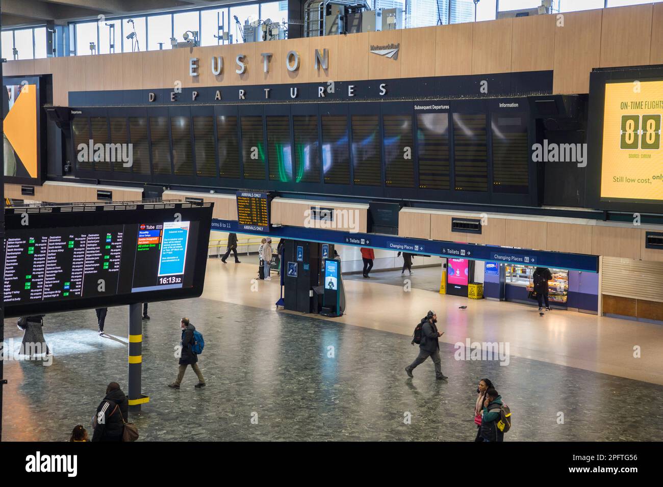 Leere Euston Station an einem National Rail Strike Day Stockfoto